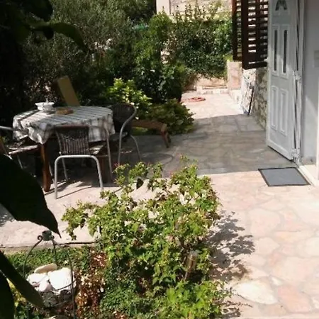 Milo - 50m From The Sea Appartamento Milna (Brac)