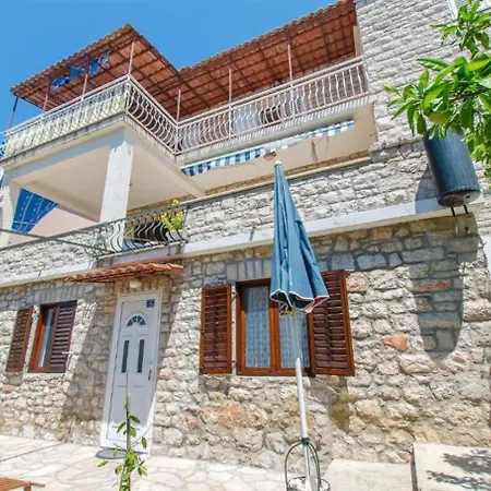 Milo - 50m From The Sea *